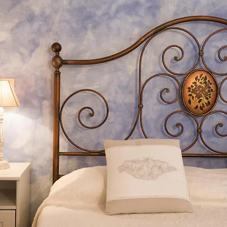 Dimora Della Rovere Bed & Breakfast 3*