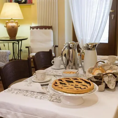 Dimora Della Rovere Alojamento de Acomodação e Pequeno-almoço 3*